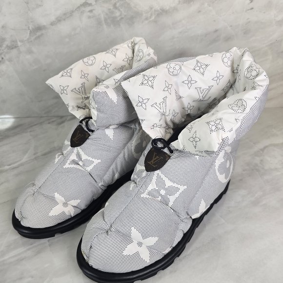 Louis Vuitton Monogram Puffer Boots - Picture 3 of 9